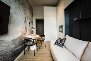 Luxury studio with a park view