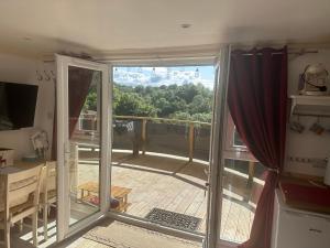 Unique Orchard Lodge for couples with hot tub