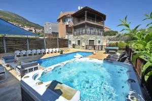 הרמוניה בכפר - וילה מקסימה עם ממ"ד, בריכה פרטית מחוממת וג'קוזי - Mikhmannim