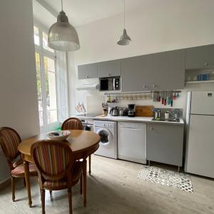 Appartements Ground Floor - Hauseman Building close to Thermes : photos des chambres