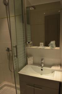 Hotels Hotel Les Corps Saints : photos des chambres