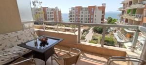 Cozy apartment with sea view and free parking