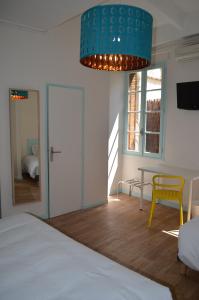 Hotels Hotel Les Corps Saints : photos des chambres