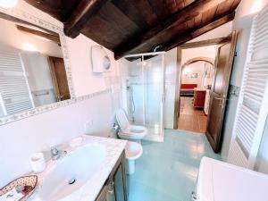 Vicolo - sleeps 5 with air con, wifi, balcony for dining and pool