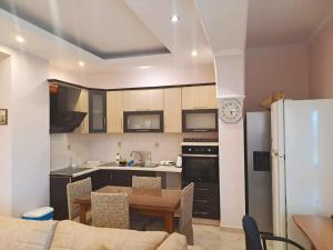 Lovely large summer apartment next to Lungomare