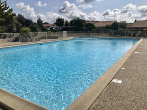 Maisons de vacances Maison avec piscine a 200m de la plage : photos des chambres