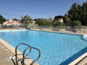 Maisons de vacances Maison avec piscine a 200m de la plage : photos des chambres