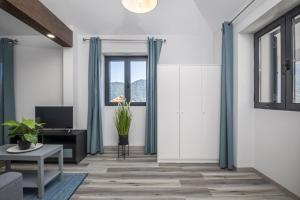 Basalt House B by Homie