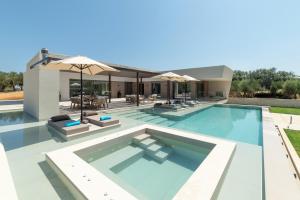 Villa El by PosarelliVillas