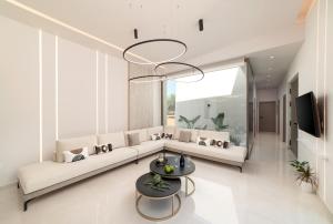 Villa El by PosarelliVillas