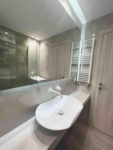 95sqm 7min Center 2bdrms 2Airco Gas heating Marble Wc 3SmartTvs