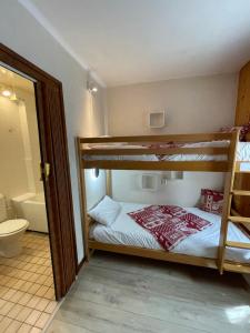 Hotels Hotel Les Granits : Chambre Quadruple