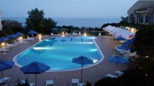 SUN AND FLOWERS APARTMENTS in front of the sea