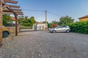 Adastra apartments with flour heating, private parking and sea view