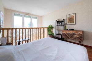Appartements Calme et verdure: vue montagne - terrasse - wifi : photos des chambres