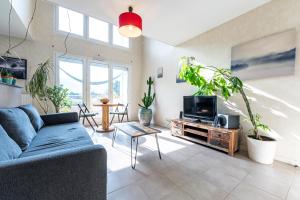 Appartements Calme et verdure: vue montagne - terrasse - wifi : photos des chambres