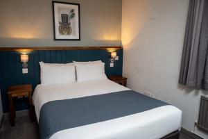Double Room room in Cocked Hat by Greene King Inns
