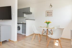 Metro Pole Mokotowskie Studio by Noclegi Renters