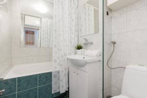 Metro Pole Mokotowskie Studio by Noclegi Renters