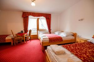 Pod Tatrami 2 - duży parking, świetna lokalizacja przy wyciągu narciarskim - obok restauracji