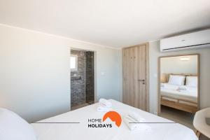 #086 Fish House by Home Holidays