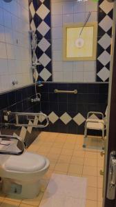 بسمات الشرق 1