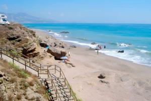 Cubos El Faro Beach Apartment with Pool