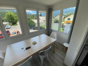 Appartements T4 Barcelonnette avec balcon : photos des chambres