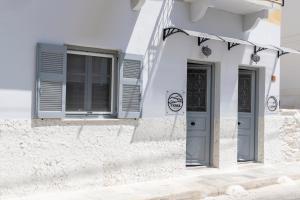 LUNA & TERRA APARTMENTS SYROS