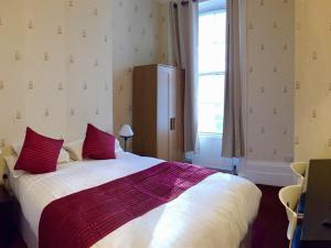 Double Room with Private Bathroom room in Garth Hotel