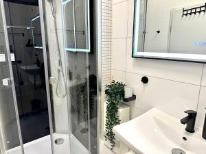 Stylish im Altbau, Netflix, Sonos, nahe 3M und Vorwerk