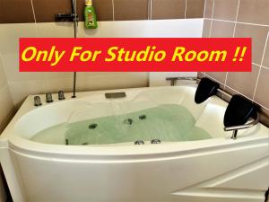 B - Lagoon Water Themepark Suite Melaka Town