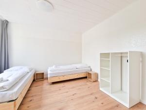 Tolstov Apartments - 3 and 4 Room Apartments
