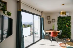 Appartements Porticcio Vacations - Terrasse, Piscine, Jacuzzi, Vue Mer, Clim - by TGB : photos des chambres