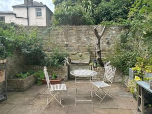 FAIRYTALE BELGRAVIA HOUSE - 2 beds 2 baths 4 people