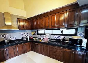 Exquisite 3BR Private Pool Villa: Prime Location