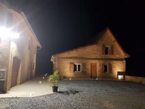 Maisons de vacances Maison dans corps de Ferme 6 couchages avec Piscine : photos des chambres