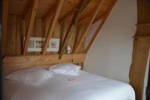 Maisons de vacances Maison dans corps de Ferme 6 couchages avec Piscine : photos des chambres