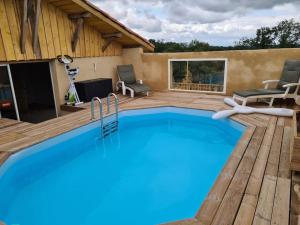 Maisons de vacances Maison dans corps de Ferme 6 couchages avec Piscine : photos des chambres