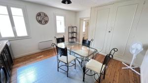 Appartements Au pied du donjon : photos des chambres