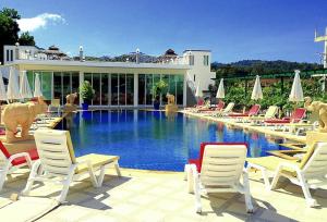 Stunning 4-BR House with Inviting Swimming Pool - Ferienhäuser, Strand Kamala