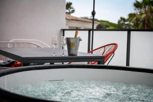 Appartements Porticcio Vacations - Terrasse, Piscine, Jacuzzi, Clim - by TGB : photos des chambres