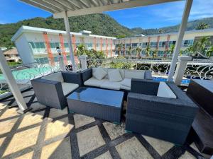 Stunning 4-BR House with Inviting Swimming Pool