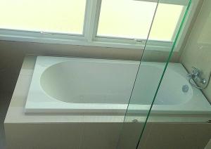 Stunning 4-BR House with Inviting Swimming Pool