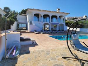 luxury apartments sea views with pool