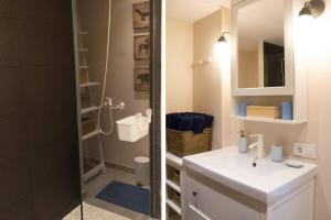 Lloret de Mar - BeachSide Apartment - Free Parking - limited size car