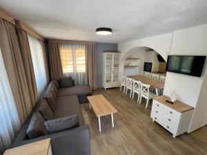 PENSIUNEA IZABELLA, Vila Cocket