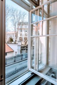 Black & White Flat for 2 Peaceful Jewish Quarter