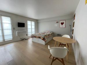 Superbe studio avec balcon, situé entre 6è et 7è !