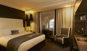 Hotels InterContinental Marseille - Hotel Dieu, an IHG Hotel : Chambre Lit King-Size Classique - Vue sur Port